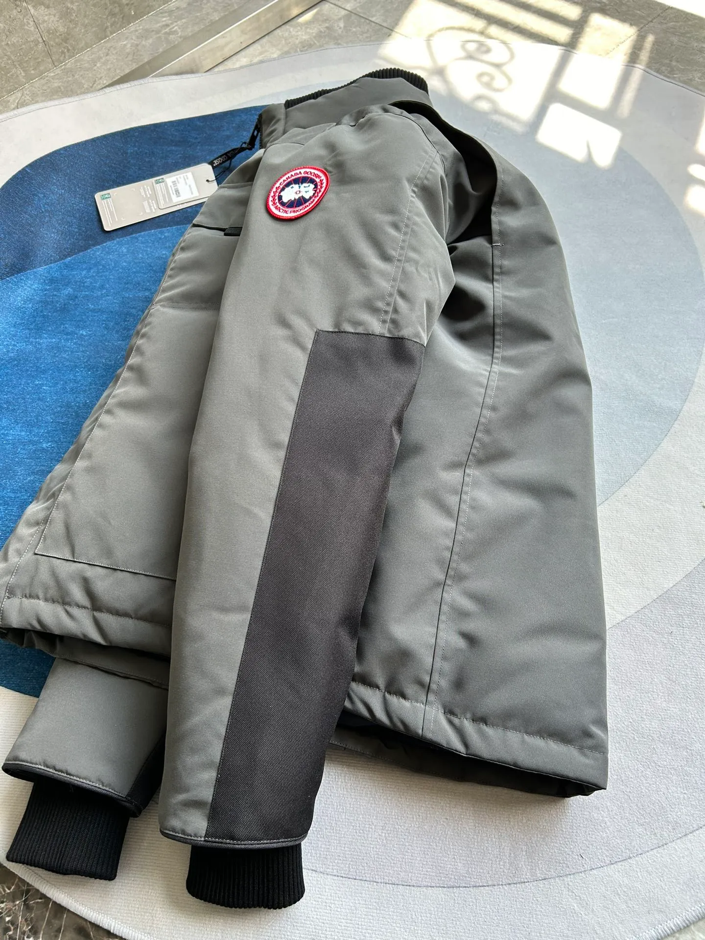 P840 E24 model 5816M Expedition men's gray detail picture. Sizes: XS S M L XL XXL.